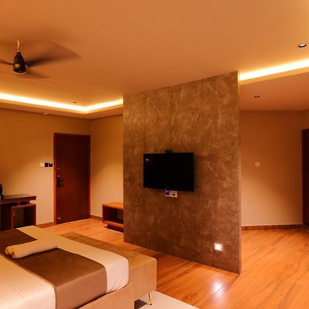 Hotel Classico International Kannangad ภายนอก รูปภาพ