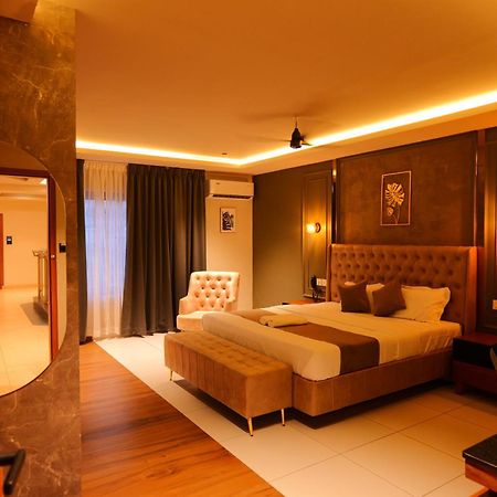 Hotel Classico International Kannangad ภายนอก รูปภาพ
