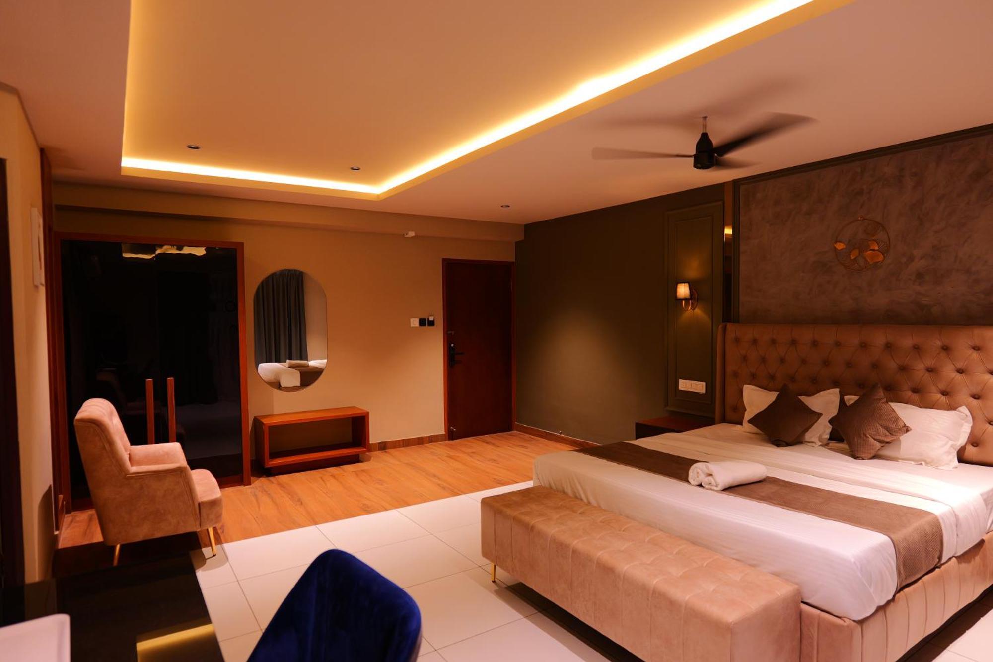 Hotel Classico International Kannangad ภายนอก รูปภาพ
